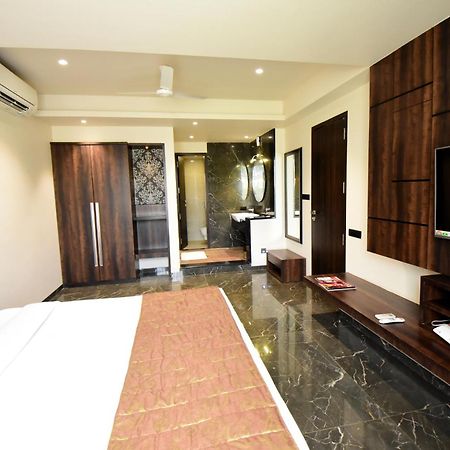 Sentosa Resorts & Water Park Chinchvad Exterior photo