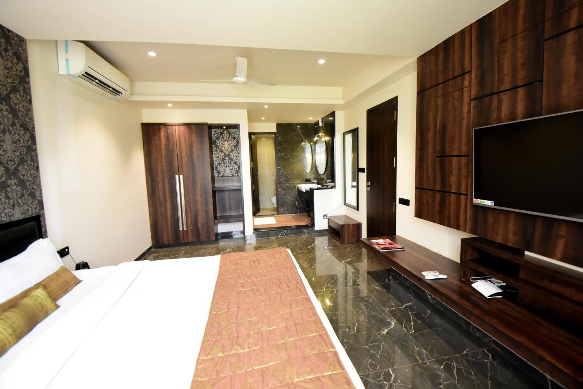 Sentosa Resorts & Water Park Chinchvad Exterior photo