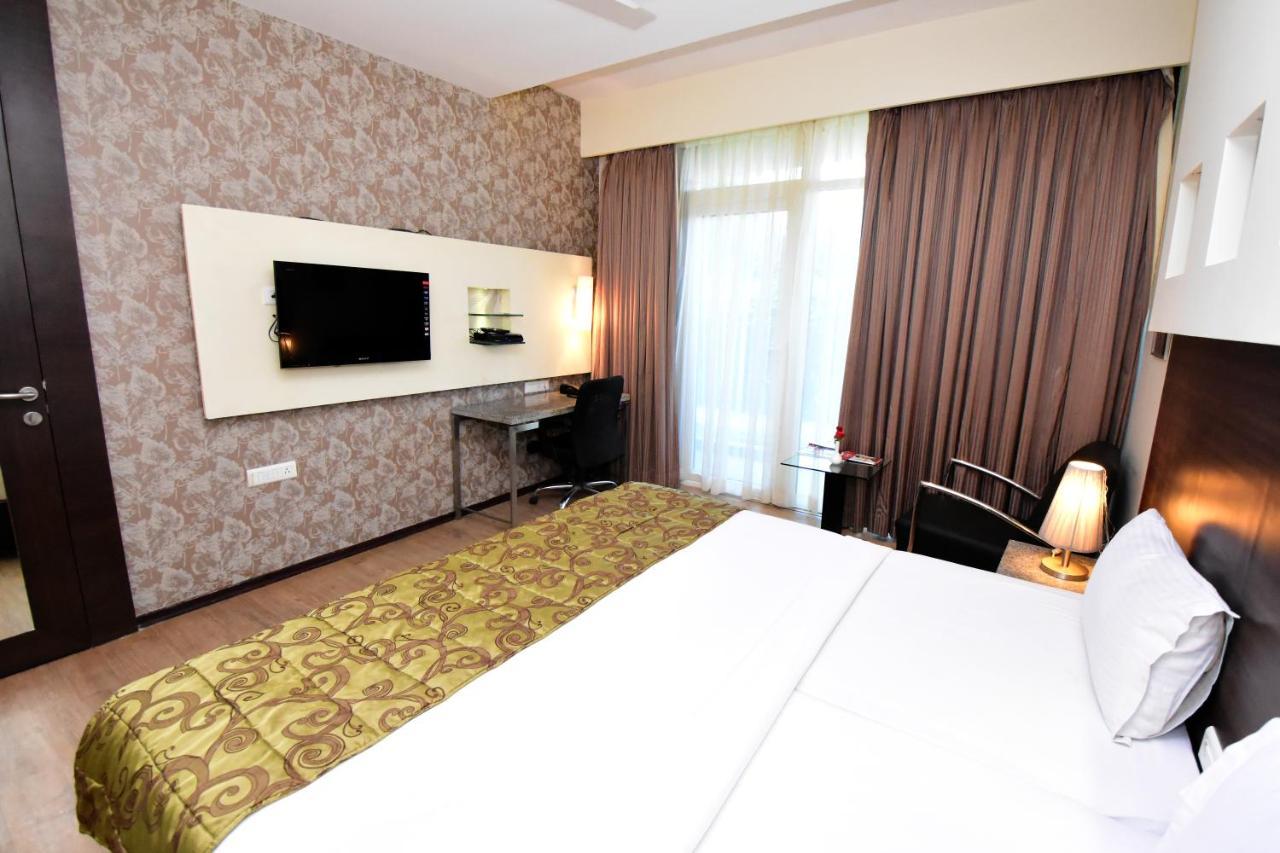 Sentosa Resorts & Water Park Chinchvad Exterior photo